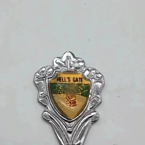 Hells Gate Canada Souvenir Spoon silver Kitschy Cool - Picture 3 of 4